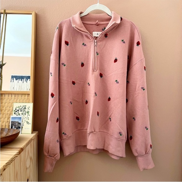 strawberry pullover - Picture 2 of 7